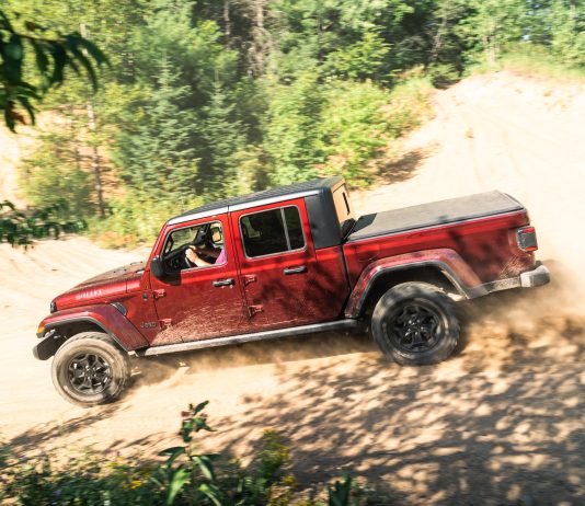 2022 JEEP GLADIATOR WILLYS: Jeep Wave!